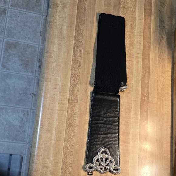 Elegant Black Belt with Silver Accent - Picture 2 of 5